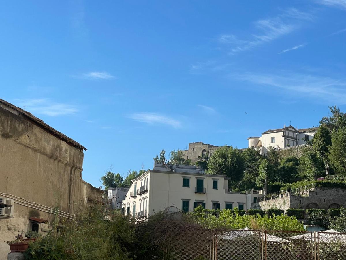 ホテル La Finestra Nel Giardino ナポリ エクステリア 写真