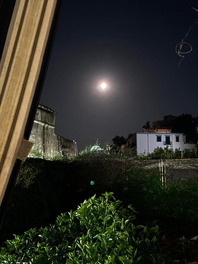 ホテル La Finestra Nel Giardino ナポリ エクステリア 写真