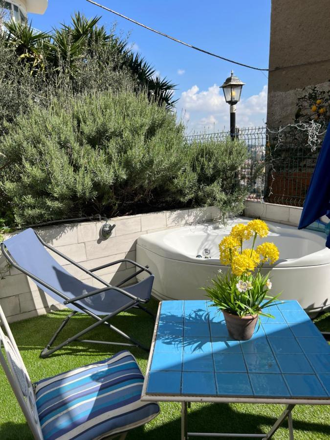 ホテル La Finestra Nel Giardino ナポリ エクステリア 写真
